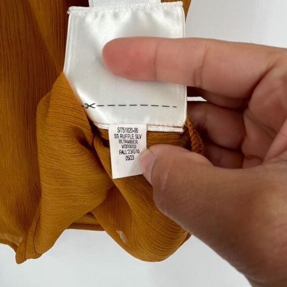 NWT Set of 2 Old Navy Women's Floral Ruffle Trim Smocked Blouse Red Gold Size XS - Picture 8 of 16